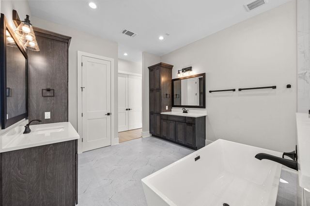 412 S Garrett Circle, Bellville, TX 77418