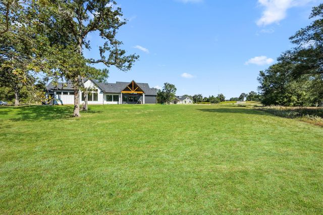 412 S Garrett Circle, Bellville, TX 77418