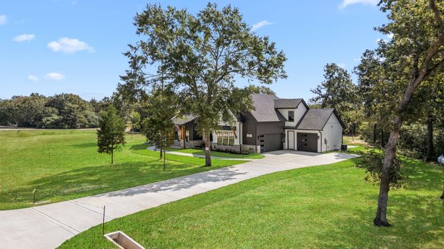412 S Garrett Circle, Bellville, TX 77418