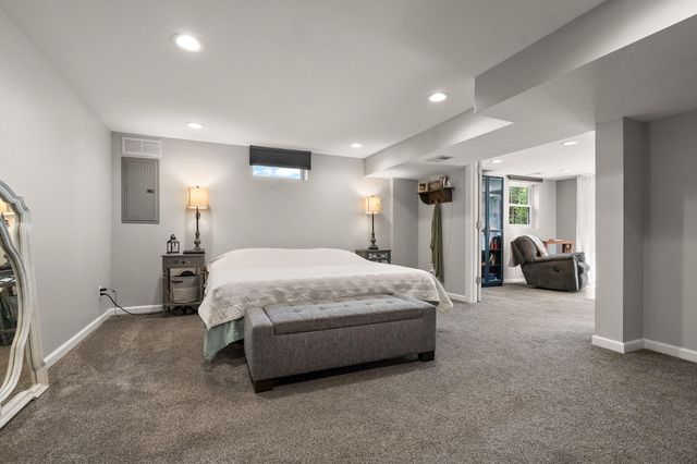 559 N 450 E, Valparaiso, IN 46383