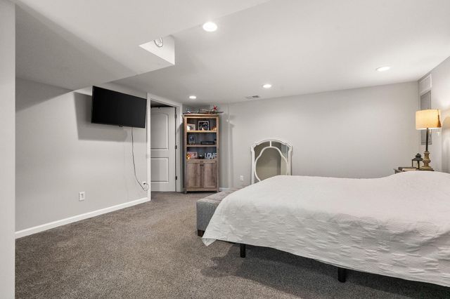 559 N 450 E, Valparaiso, IN 46383