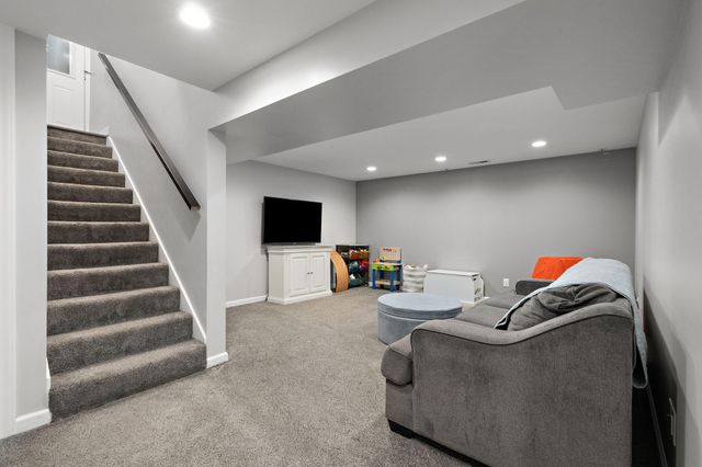 559 N 450 E, Valparaiso, IN 46383
