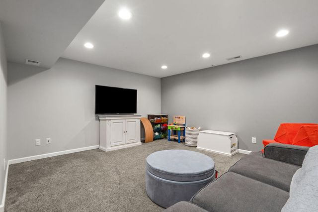 559 N 450 E, Valparaiso, IN 46383