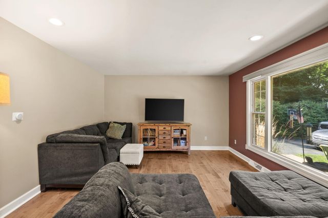 559 N 450 E, Valparaiso, IN 46383
