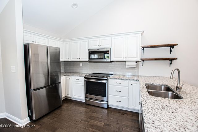 10104 Cedar Garden Dr, Louisville, KY 40291