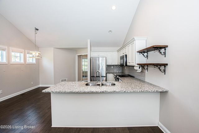 10104 Cedar Garden Dr, Louisville, KY 40291