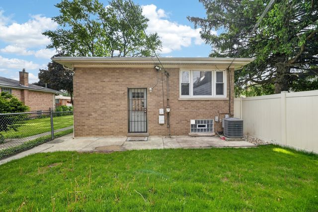12326 S Racine Avenue, Calumet Park, IL 60827