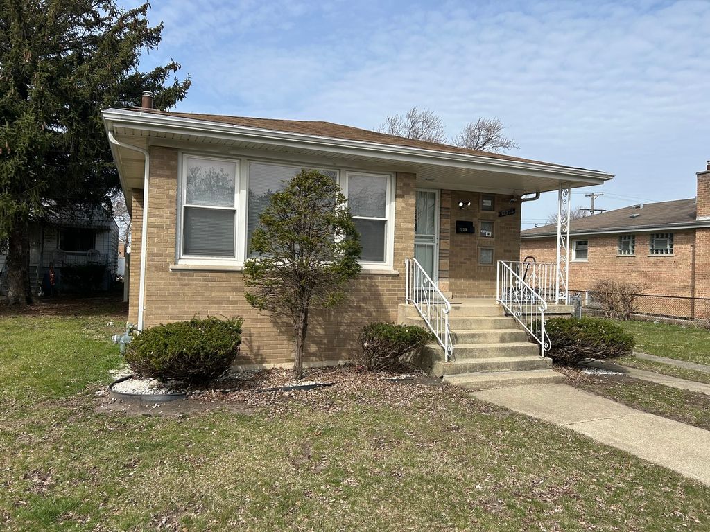 12326 S Racine Avenue, Calumet Park, IL 60827
