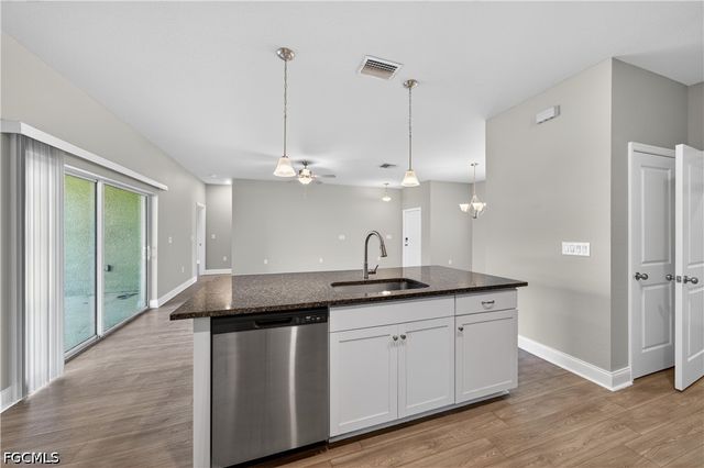 1001 NE 35th LN, Cape Coral, FL 33909