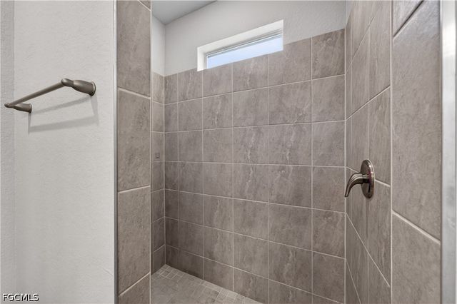 1001 NE 35th LN, Cape Coral, FL 33909