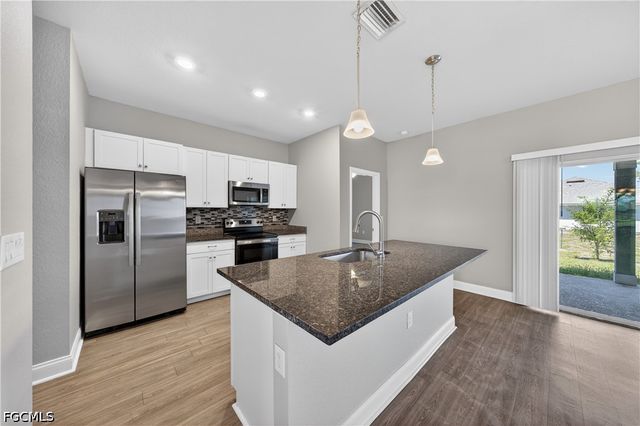 1001 NE 35th LN, Cape Coral, FL 33909