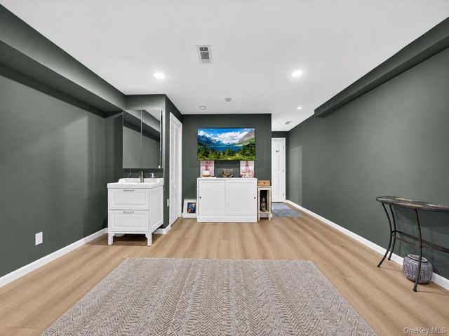 198 Eagle Ridge Way, Nanuet, NY 10954
