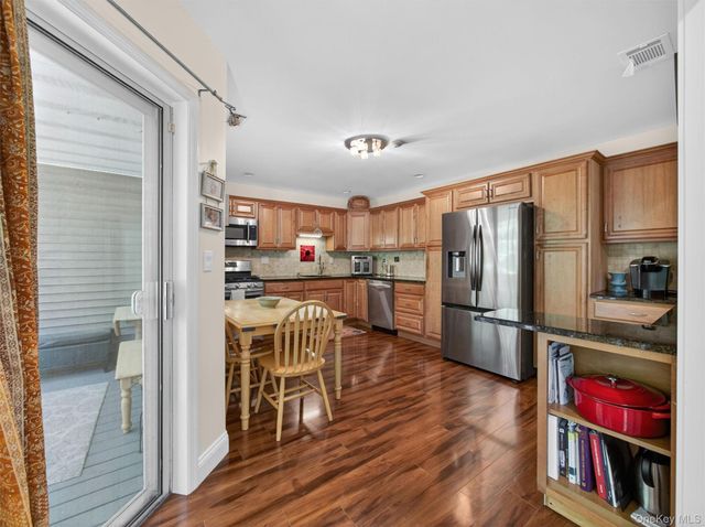 198 Eagle Ridge Way, Nanuet, NY 10954