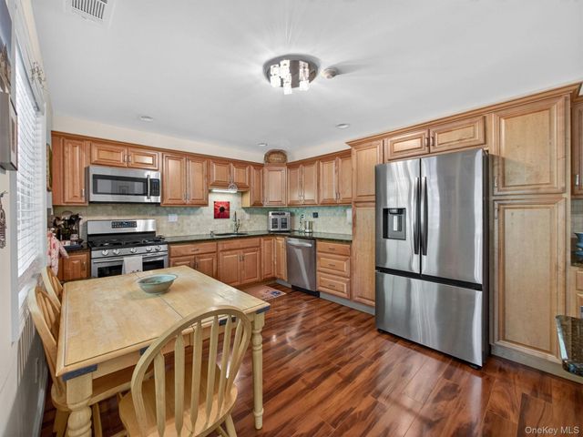 198 Eagle Ridge Way, Nanuet, NY 10954