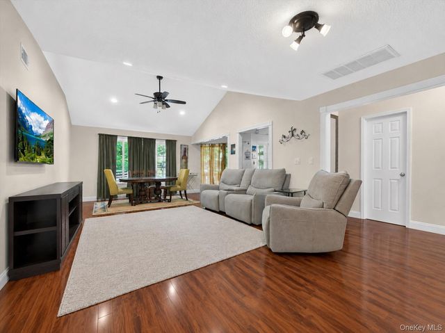 198 Eagle Ridge Way, Nanuet, NY 10954