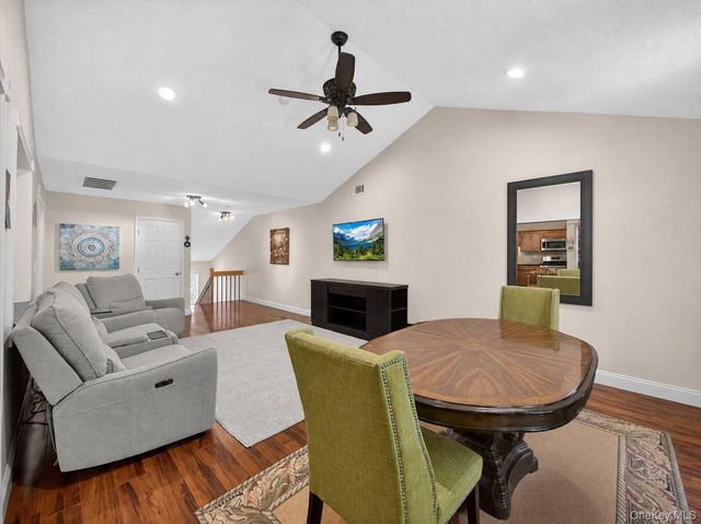 198 Eagle Ridge Way, Nanuet, NY 10954