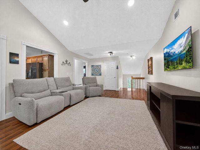 198 Eagle Ridge Way, Nanuet, NY 10954