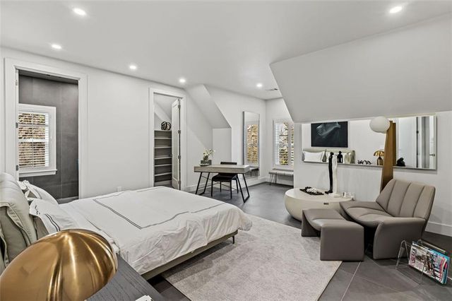 8610 SENTINAE CHASE Drive, Roswell, GA 30076