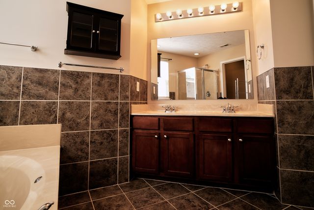 11813 Traymoore Drive, Fishers, IN 46038