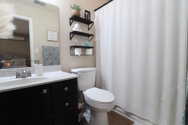 8016 Greythorn Road SW, Albuquerque, NM 87121