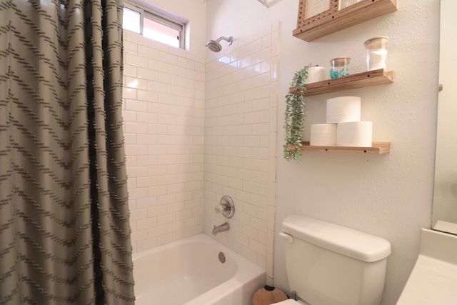 8016 Greythorn Road SW, Albuquerque, NM 87121