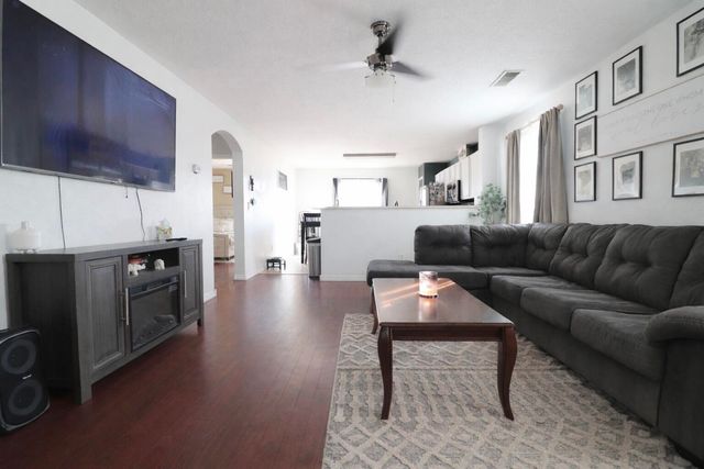 8016 Greythorn Road SW, Albuquerque, NM 87121