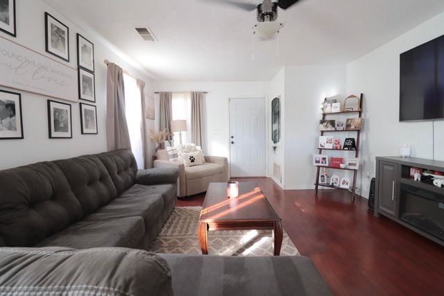 8016 Greythorn Road SW, Albuquerque, NM 87121