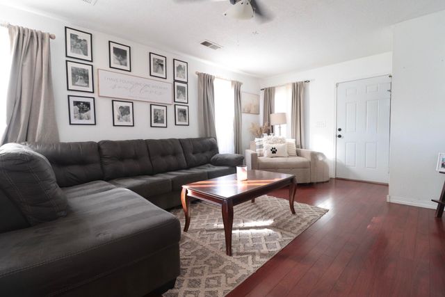 8016 Greythorn Road SW, Albuquerque, NM 87121