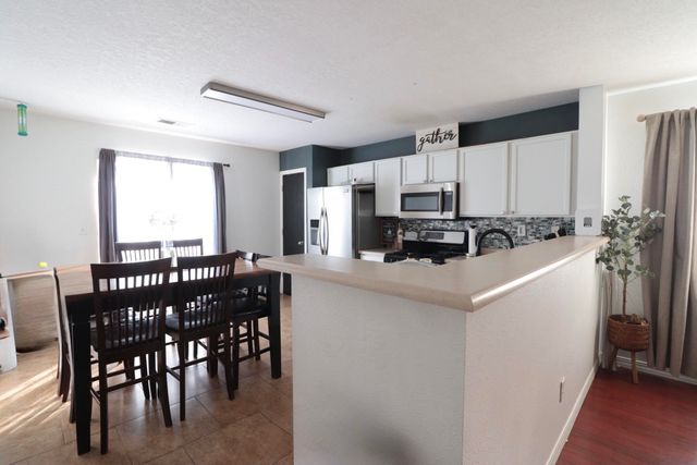 8016 Greythorn Road SW, Albuquerque, NM 87121