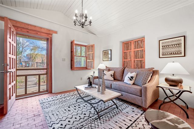 654 B San Francisco, Santa Fe, NM 87501