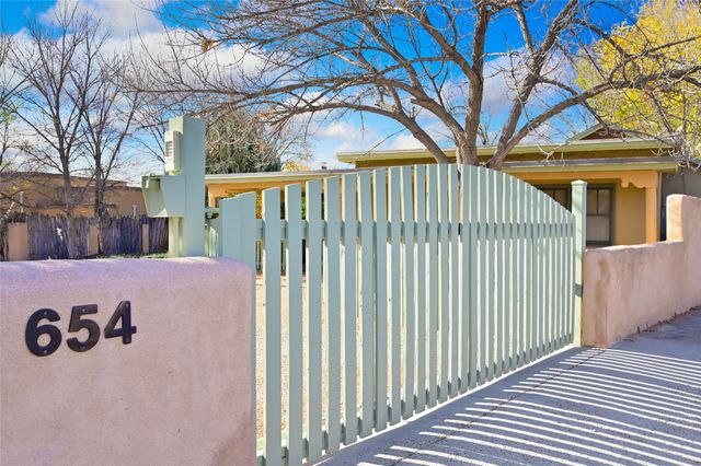 654 B San Francisco, Santa Fe, NM 87501