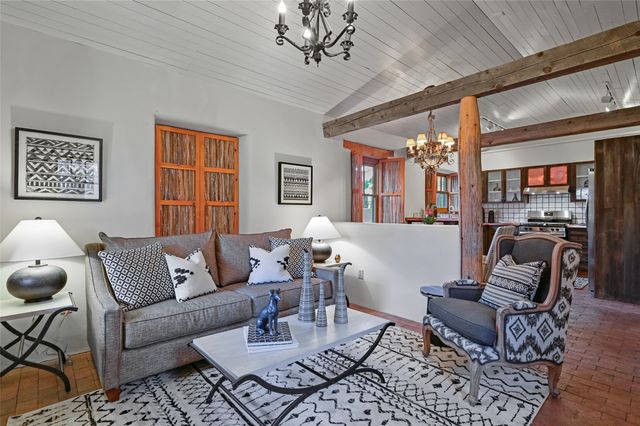 654 B San Francisco, Santa Fe, NM 87501