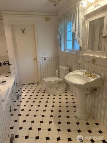 1487 Centralia Alpha Road, Chehalis, WA 98532