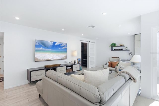3694 GLEN OAKS MANOR DRIVE, Sarasota, FL 34232