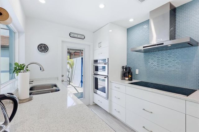 3694 GLEN OAKS MANOR DRIVE, Sarasota, FL 34232