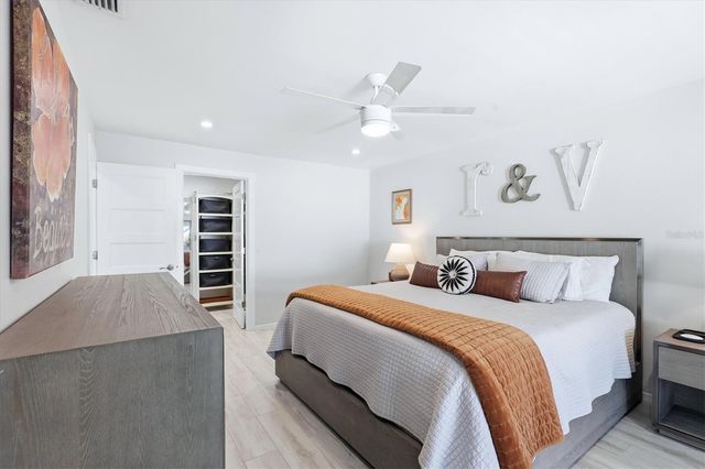 3694 GLEN OAKS MANOR DRIVE, Sarasota, FL 34232