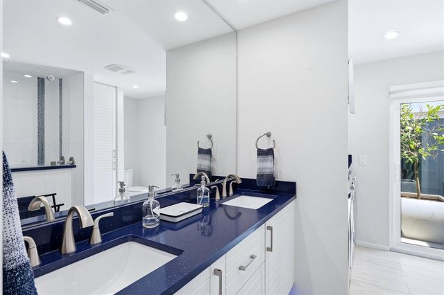 3694 GLEN OAKS MANOR DRIVE, Sarasota, FL 34232