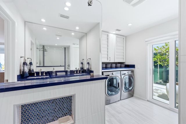 3694 GLEN OAKS MANOR DRIVE, Sarasota, FL 34232