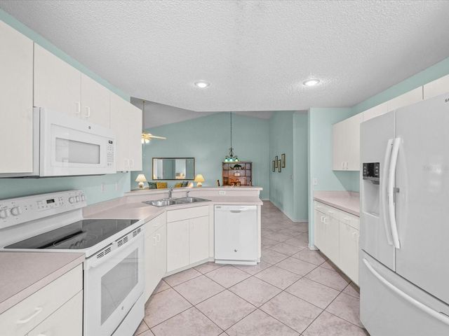 830 MCCALLISTER AVENUE, Sun City Center, FL 33573