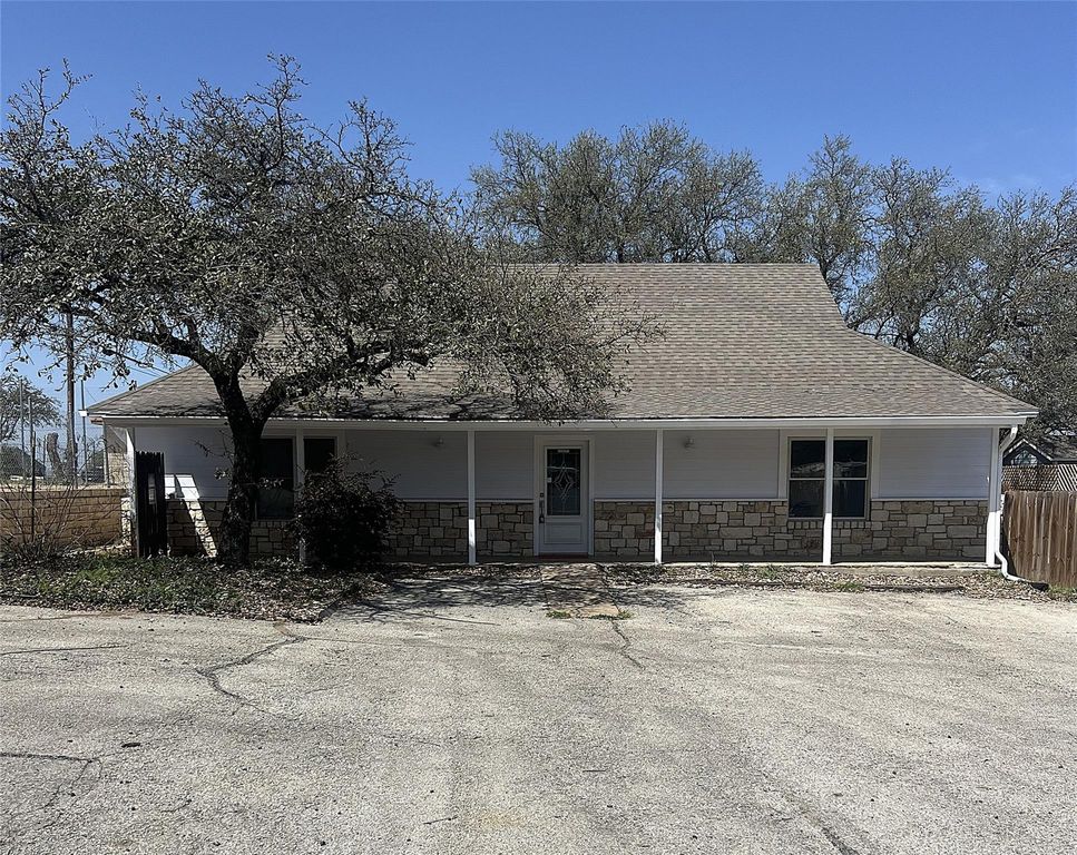21122 W State Hwy 71 A, Spicewood, TX 78669