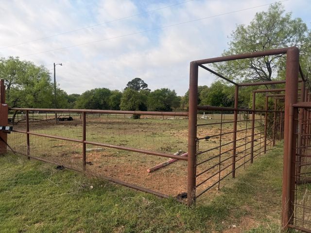 2548 County Road 2690, Alvord, TX 76225