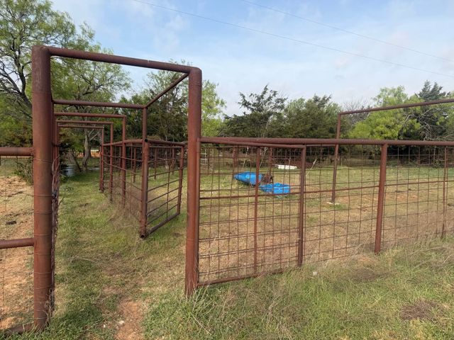 2548 County Road 2690, Alvord, TX 76225