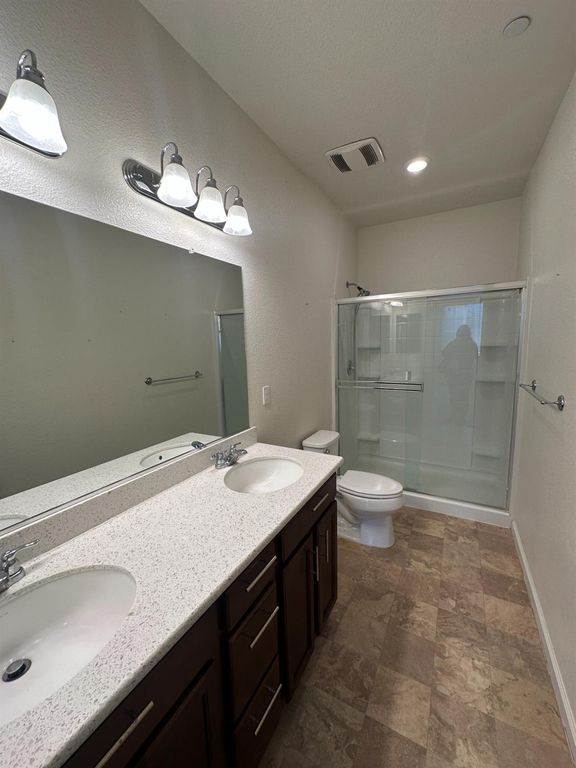 Image 19 of property listing at 5448 E Laurite Avenue, Fresno, CA 93727