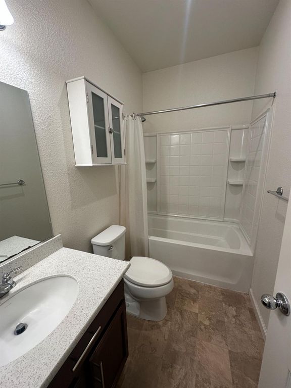 Image 4 of property listing at 5448 E Laurite Avenue, Fresno, CA 93727