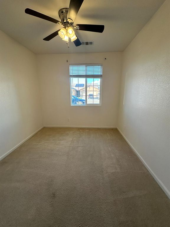 Image 6 of property listing at 5448 E Laurite Avenue, Fresno, CA 93727