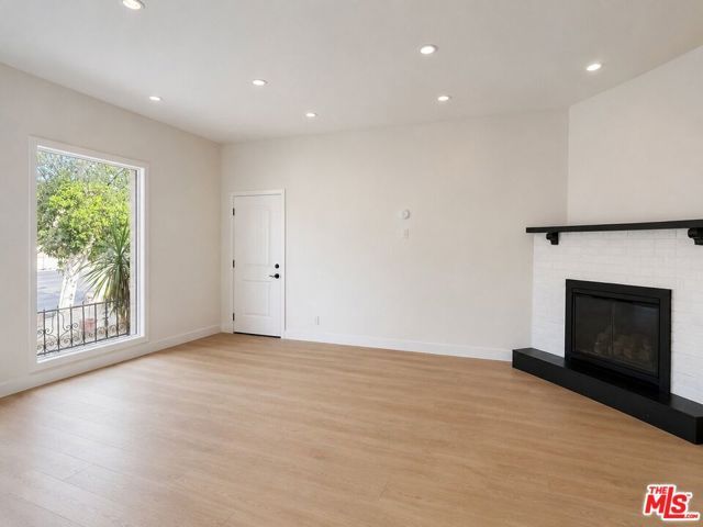 6132 Whitsett Avenue, Los Angeles, CA 91606