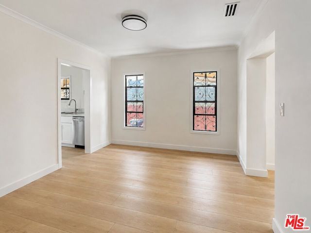 6132 Whitsett Avenue, Los Angeles, CA 91606