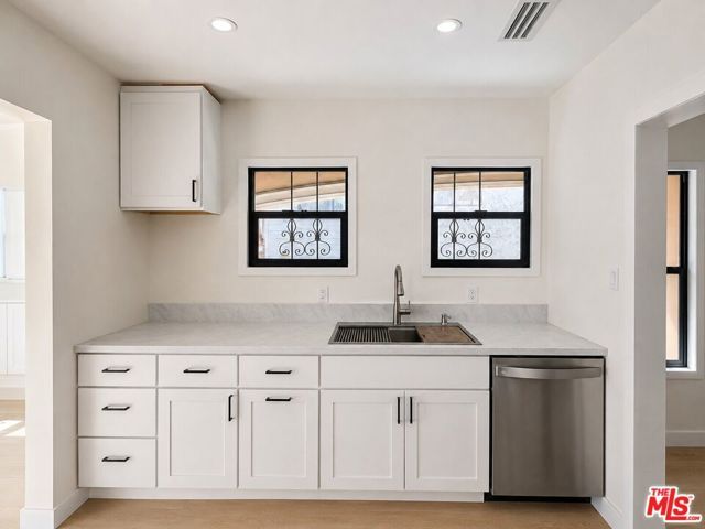 6132 Whitsett Avenue, Los Angeles, CA 91606