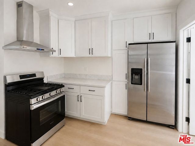 6132 Whitsett Avenue, Los Angeles, CA 91606