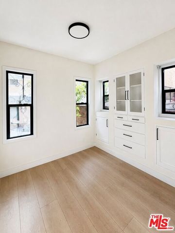 6132 Whitsett Avenue, Los Angeles, CA 91606